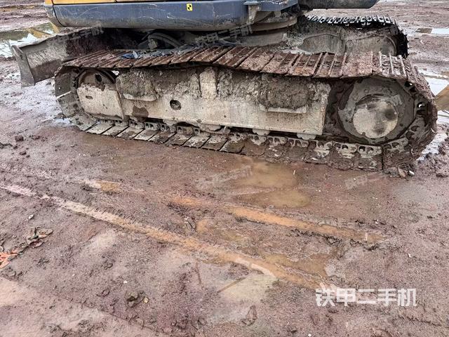 右侧履带整体 (行走机构) 右侧履带整体 (行走机构)