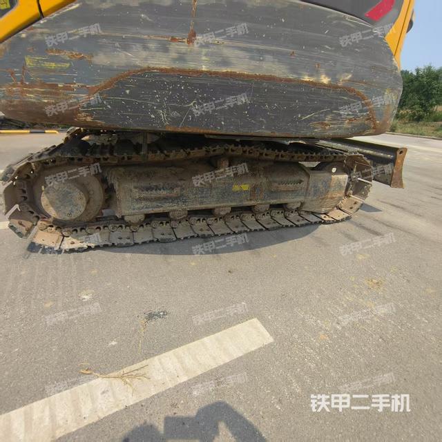 驾驶室整体(整机外观) 驾驶室整体(整机外观)