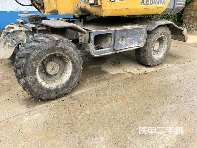 左驱动轮(行走机构) 左驱动轮(行走机构)