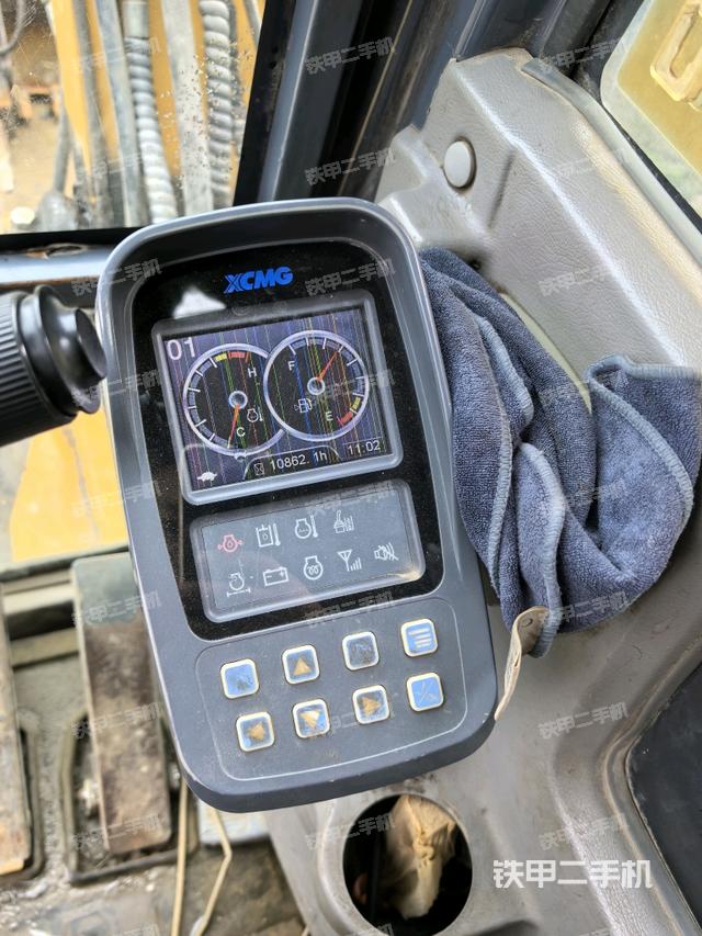 显示屏 (驾驶室部分) 显示屏 (驾驶室部分)