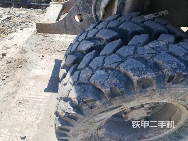 右驱动轮（行走机构）