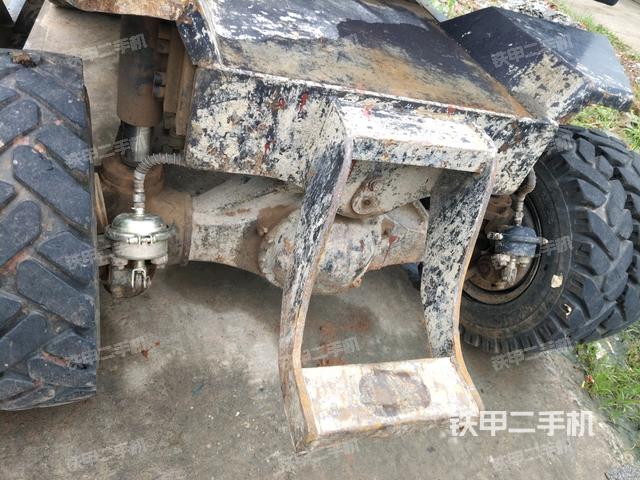 转盘和下车架正前（工作和回转装置）