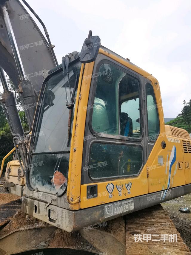 駕駛室左前45度（駕駛室部分）