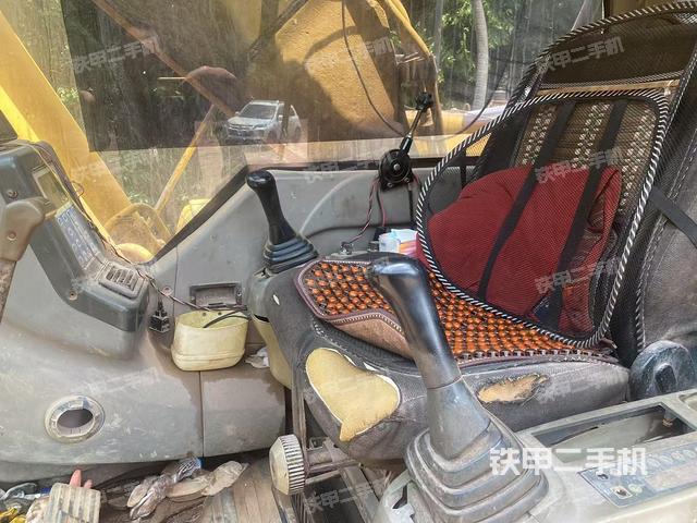 驾驶室整体(整机外观) 驾驶室整体(整机外观)