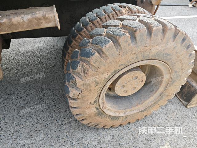 右驱动轮(行走机构) 右驱动轮(行走机构)