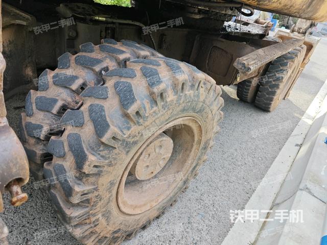 右侧履带整体(行走机构) 右侧履带整体(行走机构)
