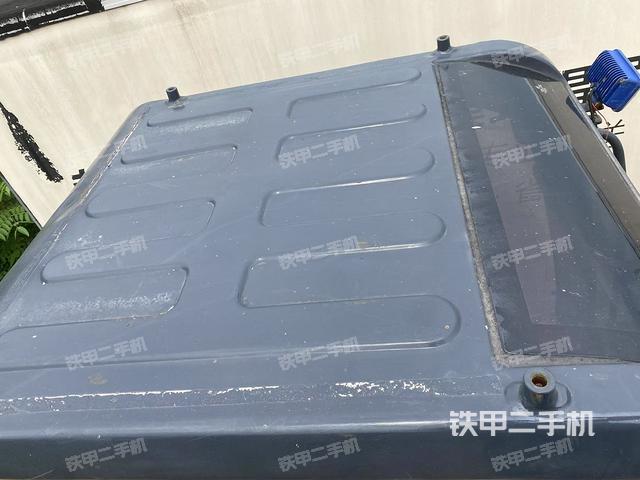 驾驶室顶部(整机外观) 驾驶室顶部(整机外观)