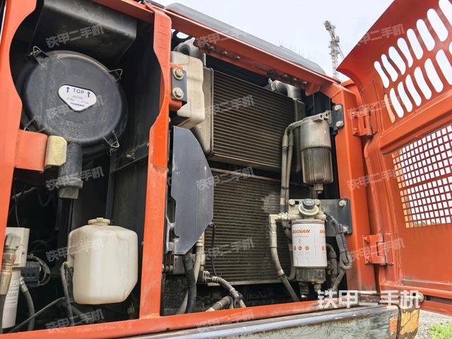 散熱器正面(大件艙室) 散熱器正面(大件艙室)