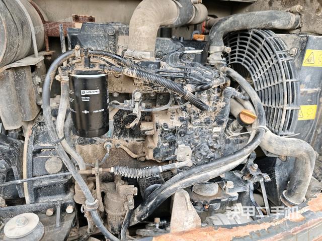 发动机室(上车部件) 发动机室(上车部件)