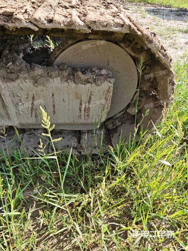 左导向轮(行走机构) 左导向轮(行走机构)