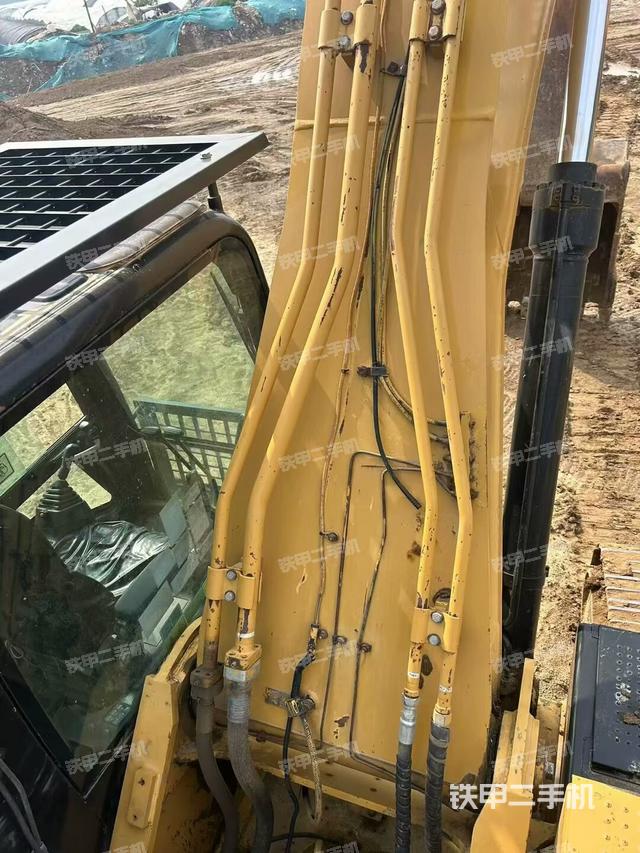 驾驶室顶部(整机外观) 驾驶室顶部(整机外观)