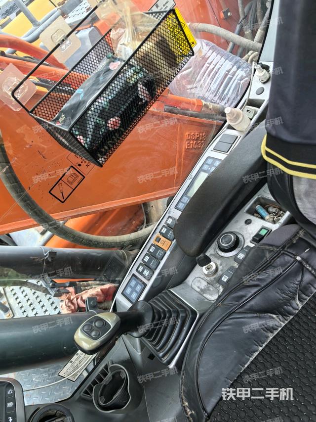 座椅右側控制臺/鑰匙門/油門/含右手柄(駕駛室部分) 座椅右側控制臺/鑰匙門/油門/含右手柄(駕駛室部分)