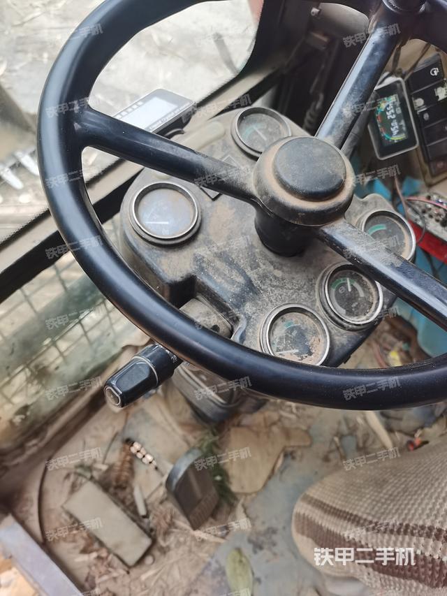 驾驶室整体(整机外观) 驾驶室整体(整机外观)