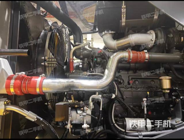 发动机左侧（整机外观及大件）
