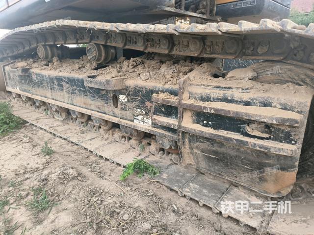 單側(cè)履帶整體(整機外觀) 單側(cè)履帶整體(整機外觀)