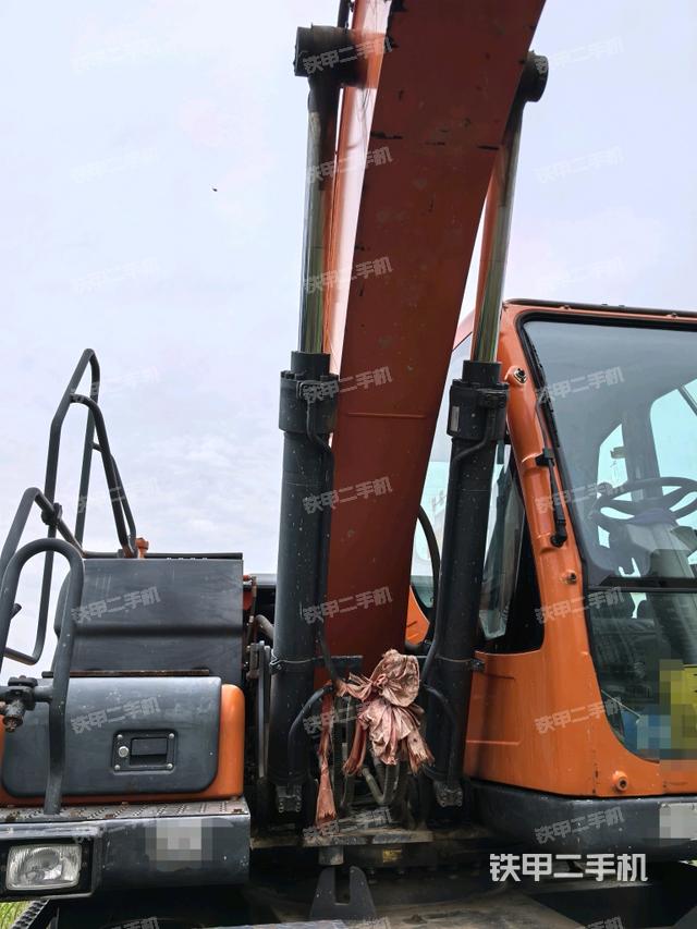 大臂油缸整體?豎拍(工作和回轉裝置) 大臂油缸整體?豎拍(工作和回轉裝置)