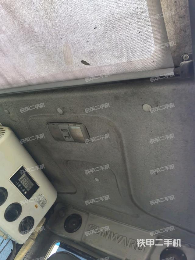 顶棚整体(驾驶室部分) 顶棚整体(驾驶室部分)