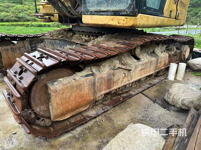 单侧履带整体(整机外观) 单侧履带整体(整机外观)