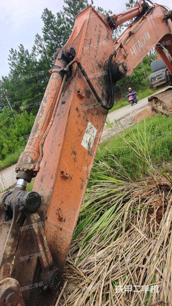 小臂整体左后(工作和回转装置) 小臂整体左后(工作和回转装置)