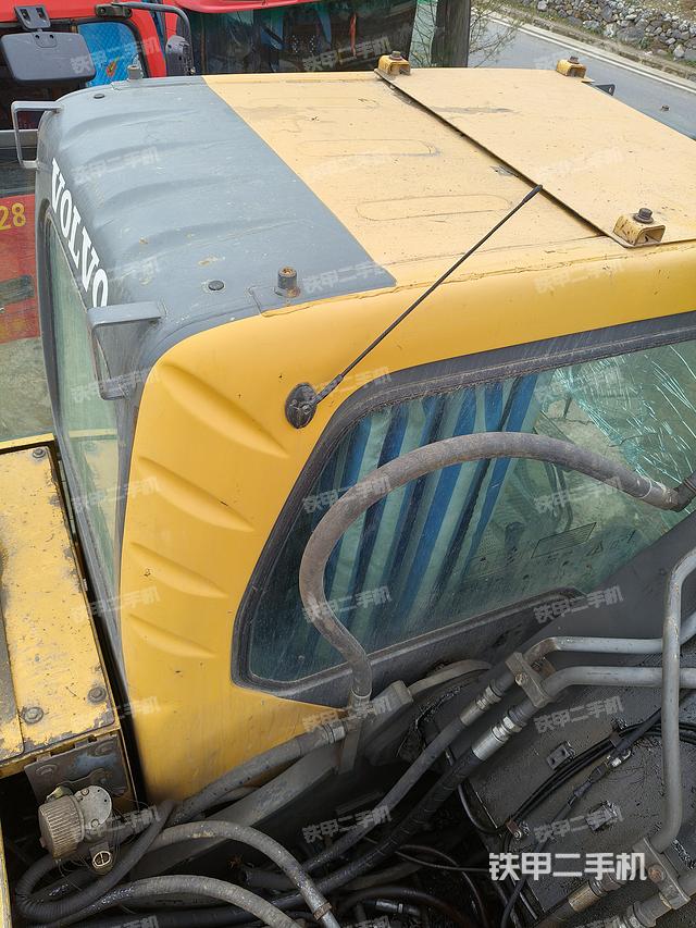 驾驶室顶部（整机外观）