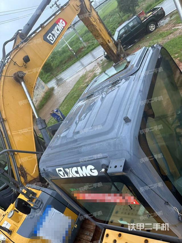 驾驶室顶部(整机外观) 驾驶室顶部(整机外观)