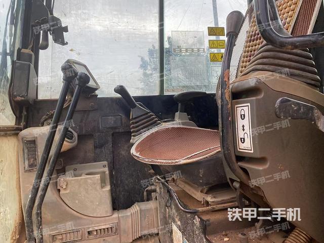 驾驶室整体(整机外观) 驾驶室整体(整机外观)