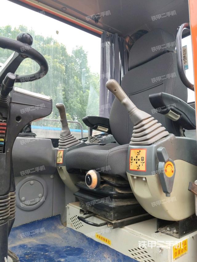  驾驶室正侧（驾驶室部分）