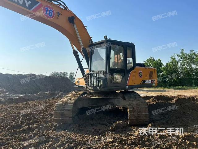 驾驶室顶部(整机外观) 驾驶室顶部(整机外观)