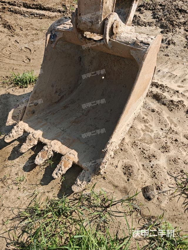 小臂整体左后(工作和回转装置) 小臂整体左后(工作和回转装置)