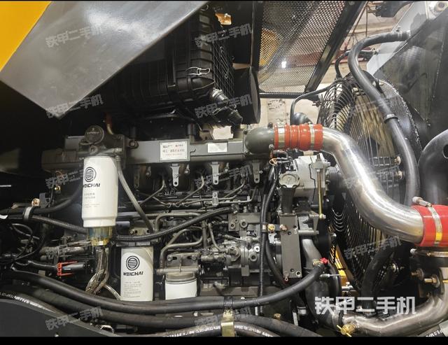 发动机右侧（整机外观及大件）