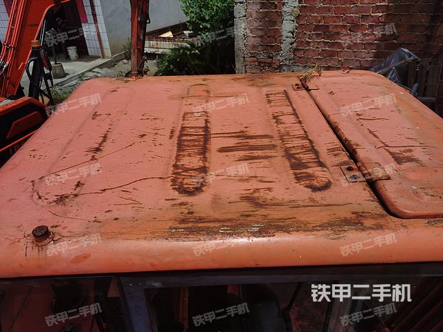 驾驶室顶部(整机外观) 驾驶室顶部(整机外观)