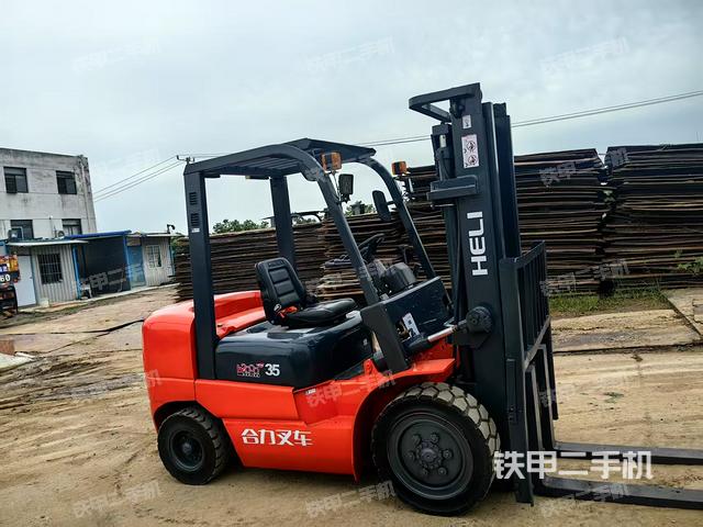 整机左侧（设备外观及核心部件）