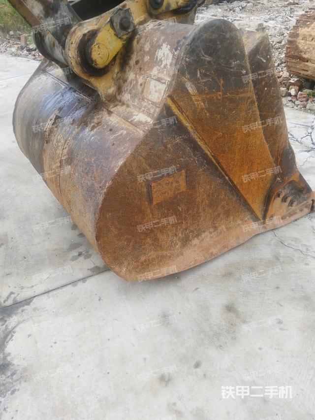 铲斗右后整体(工作和回转装置) 铲斗右后整体(工作和回转装置)