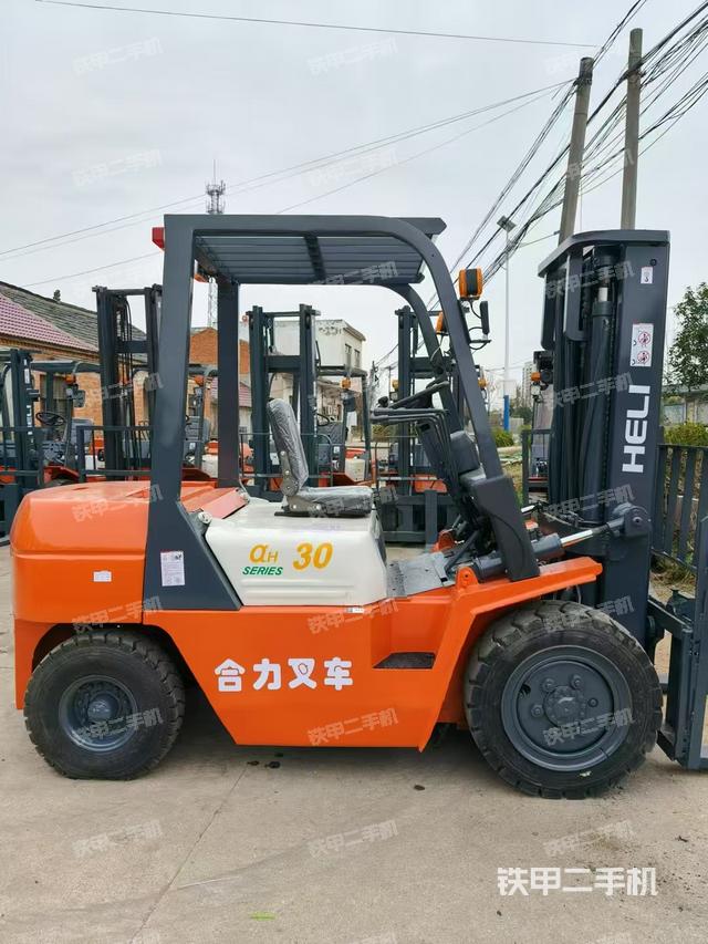 整机左侧（设备外观及核心部件）