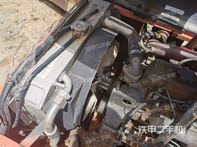 液压泵舱室正面整体(整机外观) 液压泵舱室正面整体(整机外观)