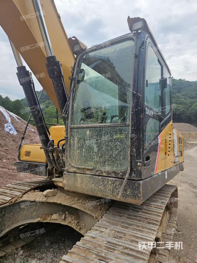 驾驶室整体(整机外观) 驾驶室整体(整机外观)