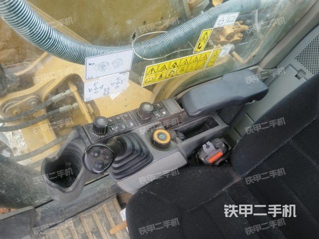 座椅左侧控制台/音响/含左手柄(驾驶室部分) 座椅左侧控制台/音响/含左手柄(驾驶室部分)