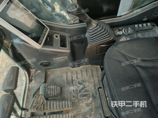 駕駛室整體(整機外觀) 駕駛室整體(整機外觀)