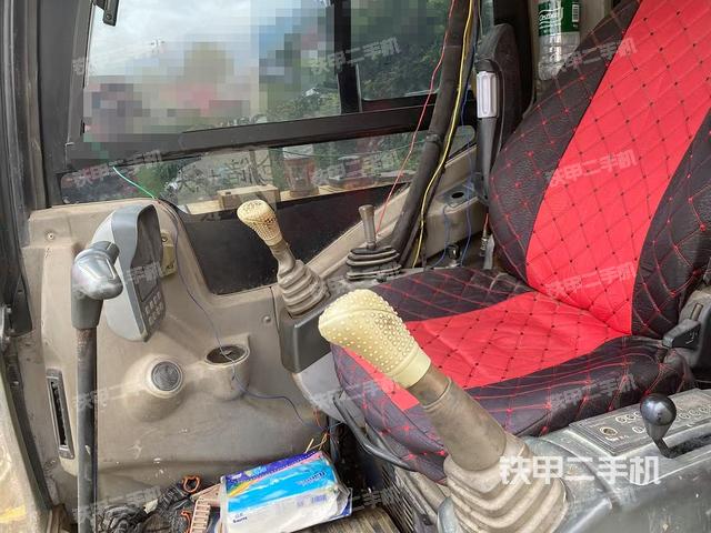 驾驶室整体(整机外观) 驾驶室整体(整机外观)