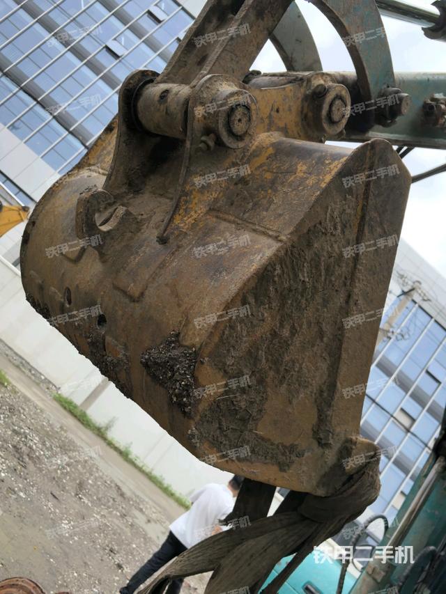 铲斗右后整体(工作和回转装置) 铲斗右后整体(工作和回转装置)