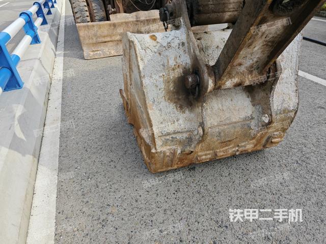 铲斗45度(工作和回转装置) 铲斗45度(工作和回转装置)