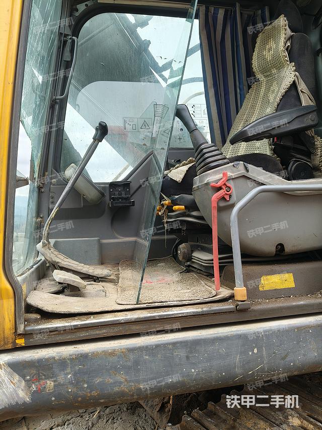 驾驶室整体（整机外观）