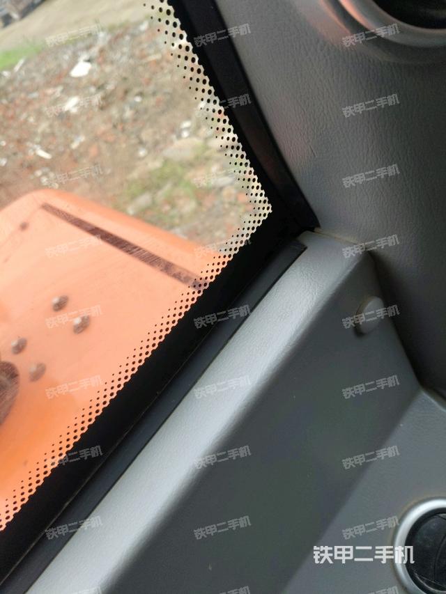 后窗玻璃角标（驾驶室部分）