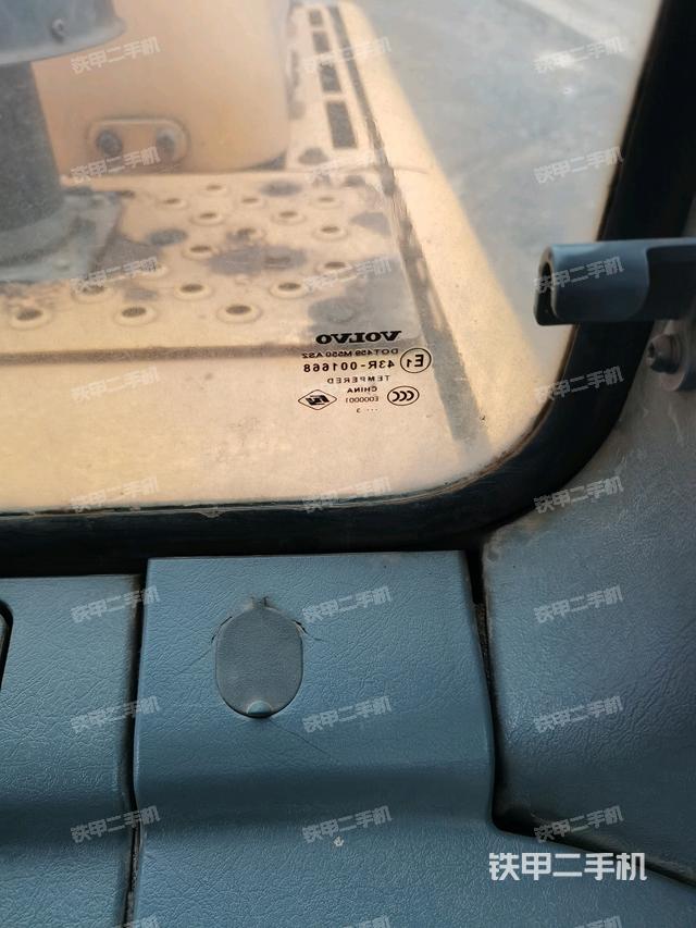 后窗玻璃角標（駕駛室部分）