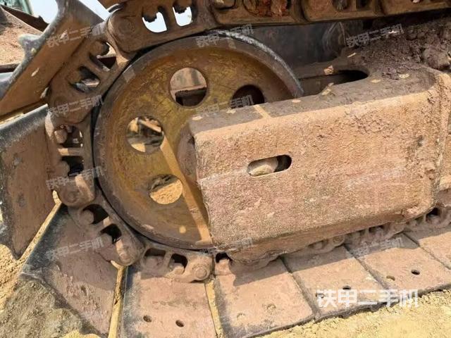 单侧履带整体(整机外观) 单侧履带整体(整机外观)