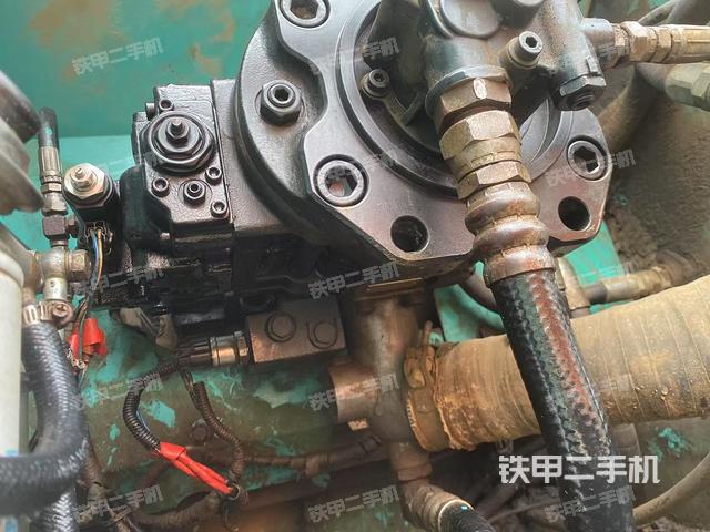 液压泵舱室正面整体(整机外观) 液压泵舱室正面整体(整机外观)