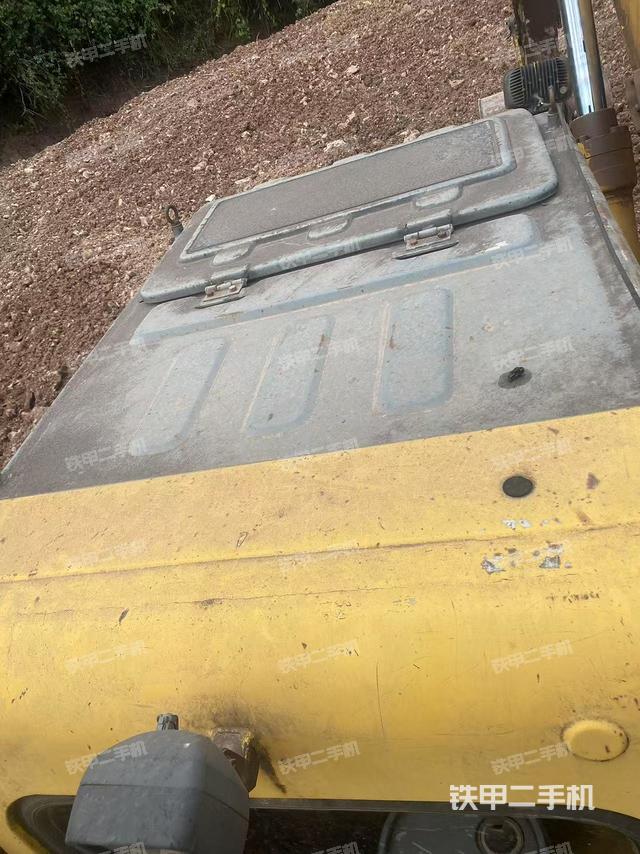 驾驶室顶部(整机外观) 驾驶室顶部(整机外观)