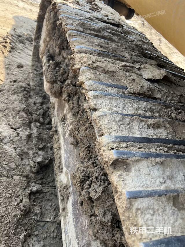 单侧履带整体(整机外观) 单侧履带整体(整机外观)