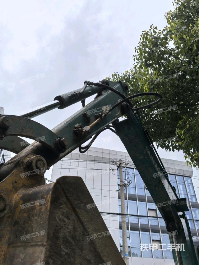 小臂整体右前(工作和回转装置) 小臂整体右前(工作和回转装置)