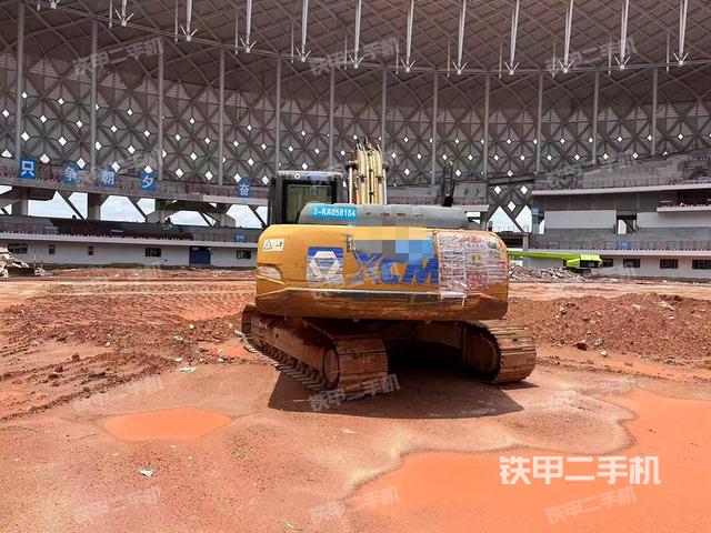 驾驶室顶部(整机外观) 驾驶室顶部(整机外观)